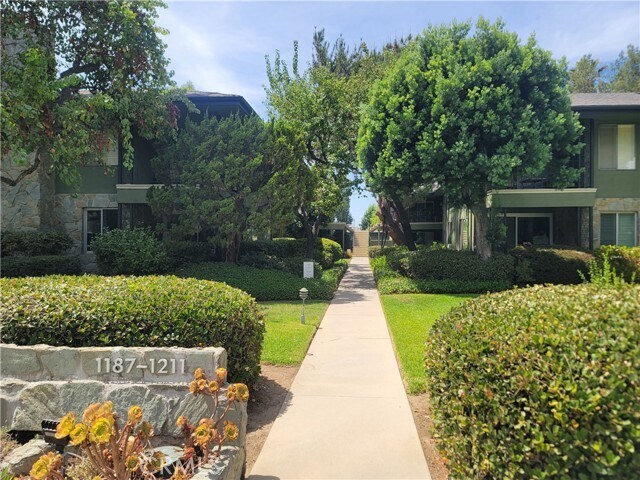 Foto del edificio - 1209 S Orange Grove Blvd