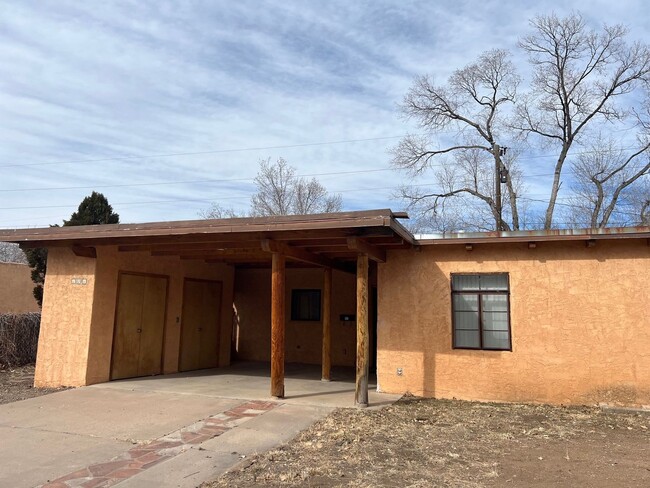 Building Photo - Charming Santa Fe Home For Rent - Walk to ...