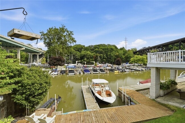 Foto del edificio - 421 Riverdale Dr