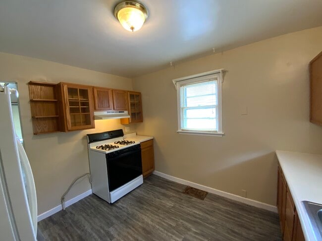 Building Photo - 409 Chester Ave