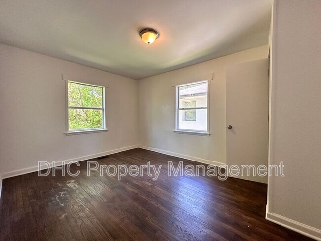 Foto del edificio - 2125 Larchwood Rd SW