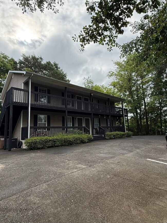Building Photo - 1104 Penrose Dr