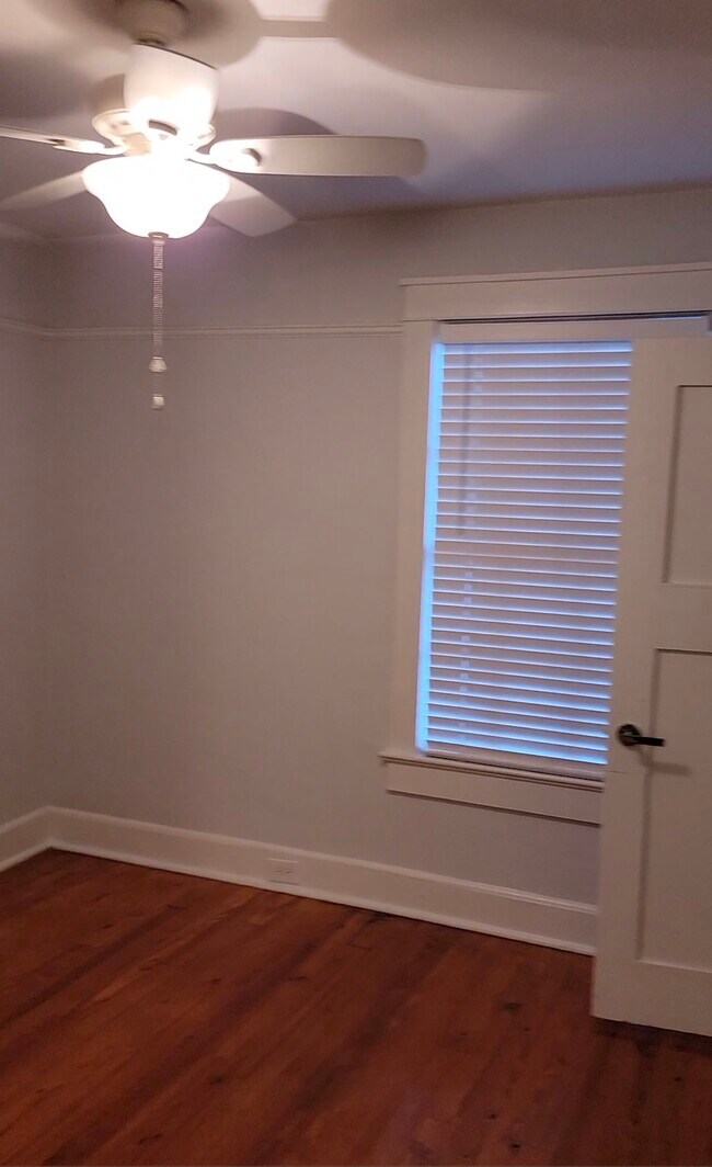 Foto del edificio - 2779 Dellwood Ave