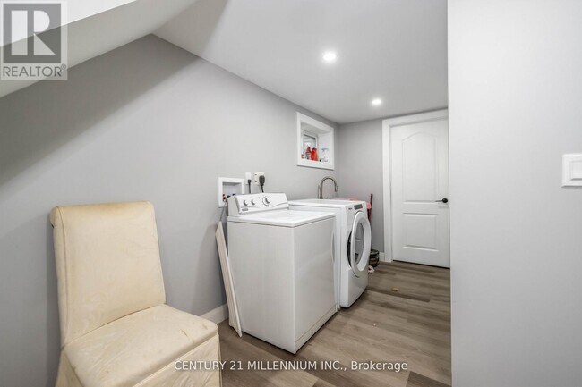 Building Photo - 67 Coxworth Crescent