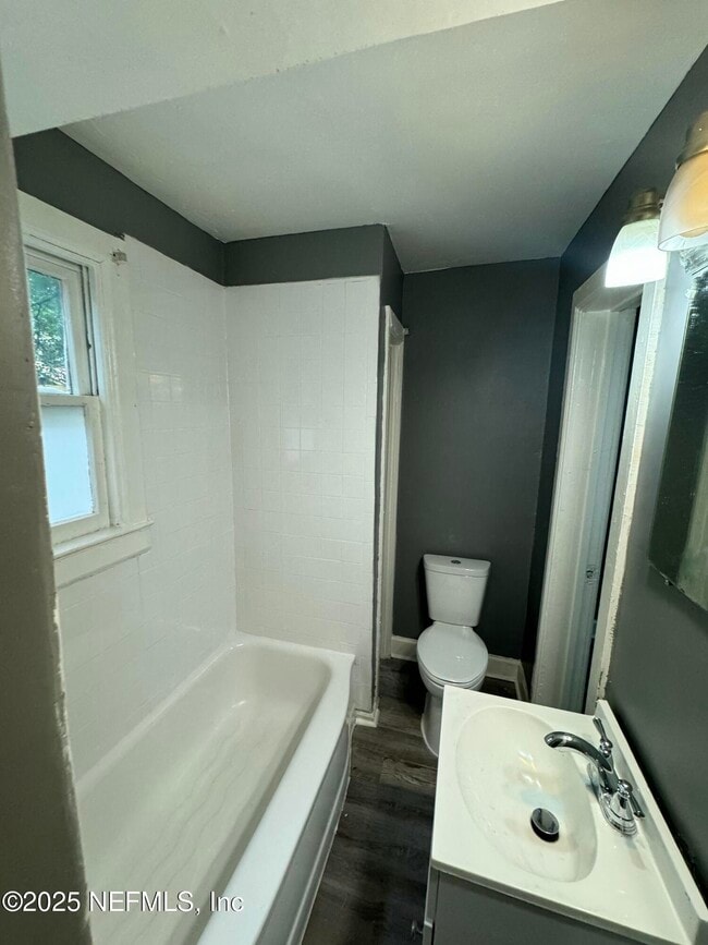 Foto del edificio - 1526 W 22nd St