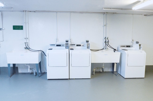 Laundry Facilities - Sterling Troy Apartments