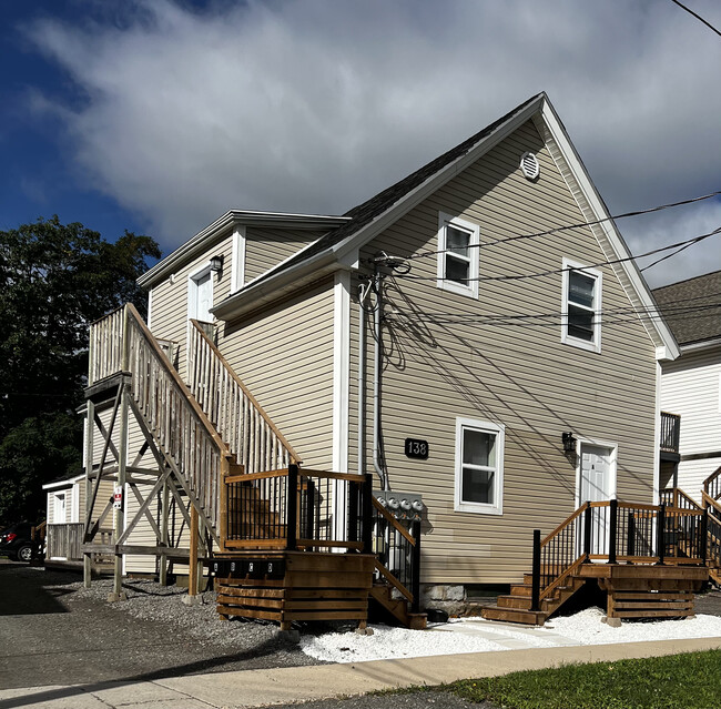Building Photo - 138 Alma St