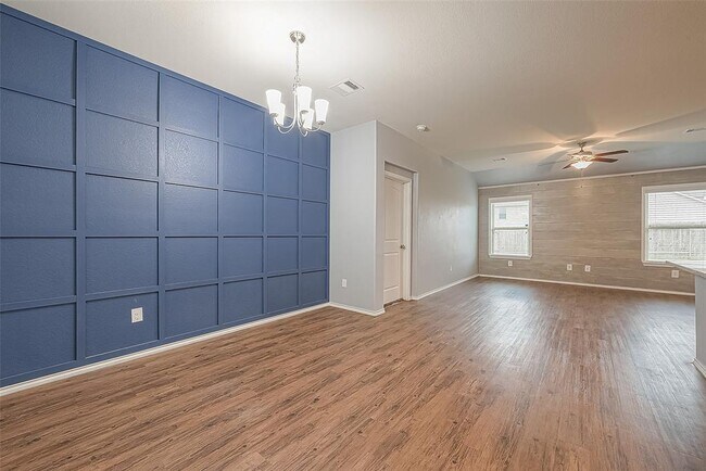 Foto del edificio - 14015 Lake Cres Dr