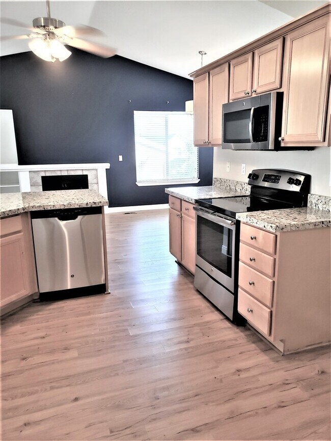 Building Photo - 478 Elizabeth Day Cove