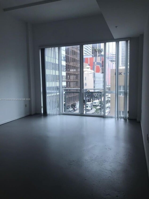 Photo - 253 NE 2nd St-319-319