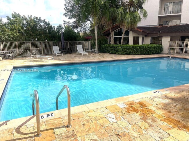 Foto del edificio - 15221 SW 80th St