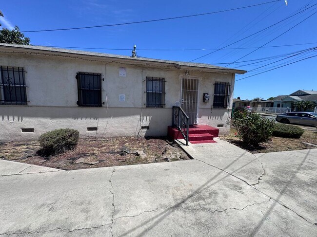 Building Photo - 2135 E 119th St