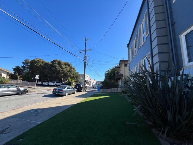 Foto del edificio - 1217 Capuchino Ave