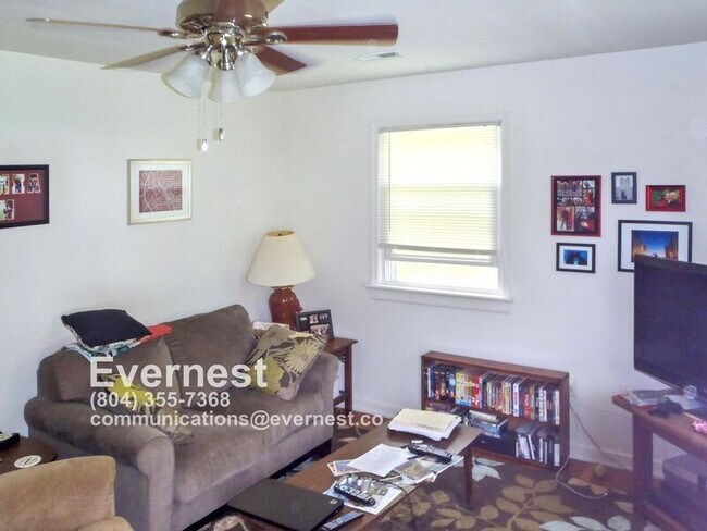 Foto del edificio - 2413 Hobart Rd