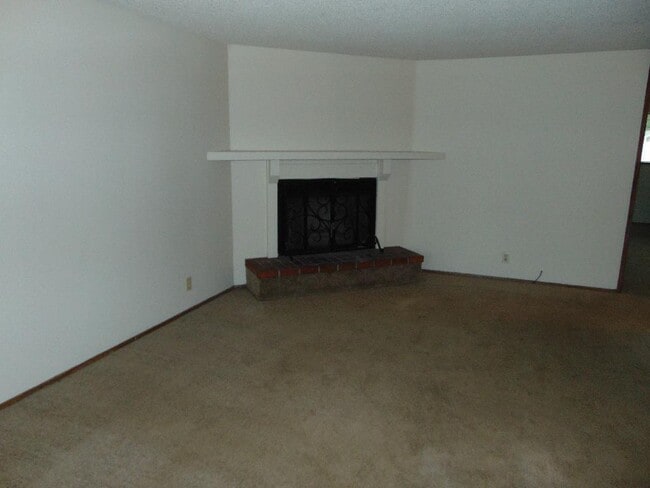 Building Photo - Marsh2