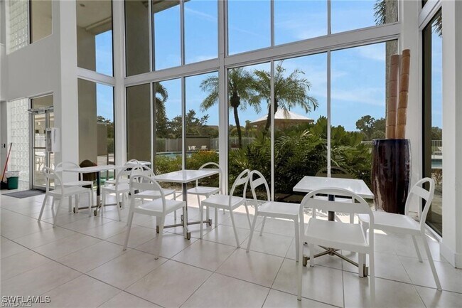 Building Photo - 201 Santa Clara Dr
