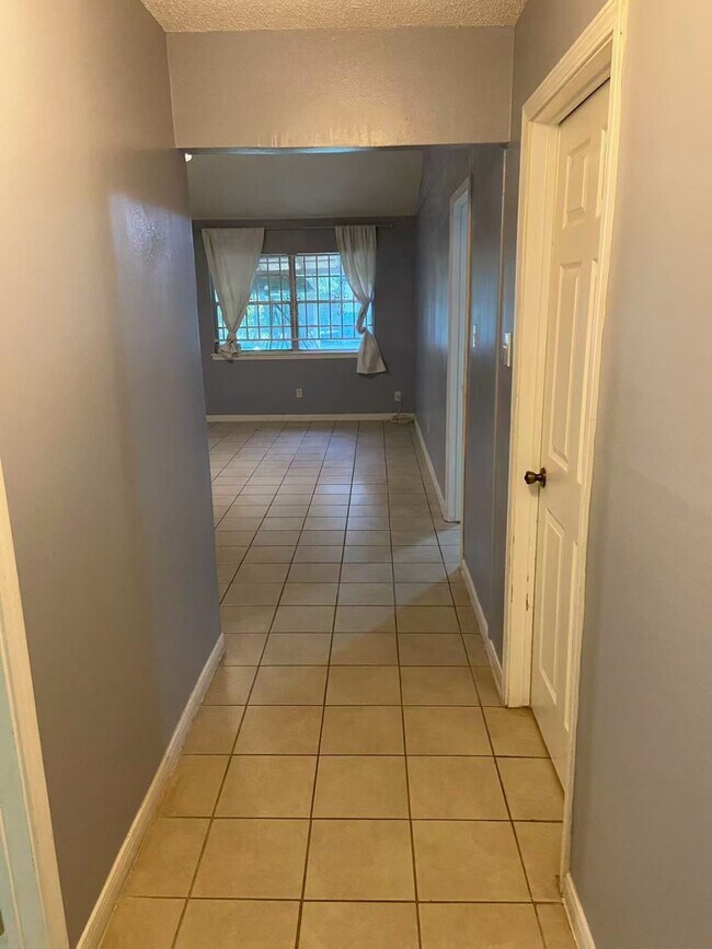 Foto del edificio - 8911 Mobud Dr