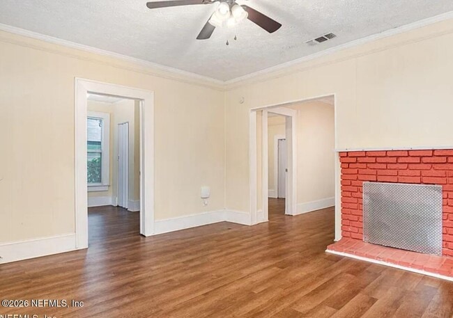 Building Photo - 940 Glencarin St