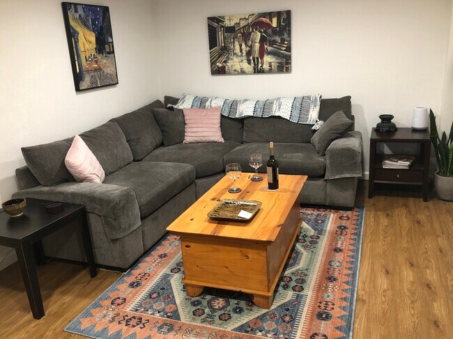 2 Bedroom apartment fully furnished - 360 Columbia St NE