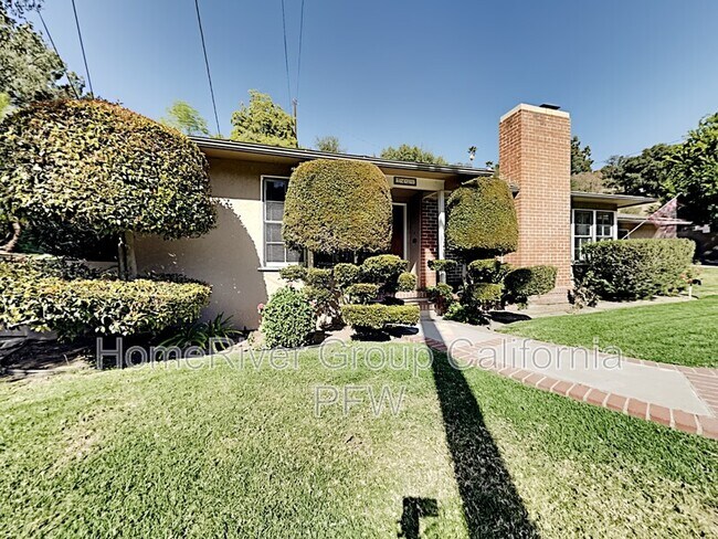 Foto del edificio - 2431 Sleepy Hollow Dr