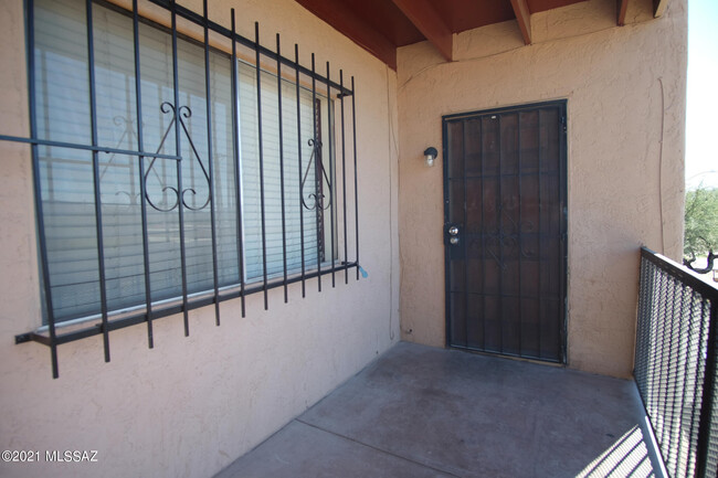 Building Photo - 2462 N Balboa Ave