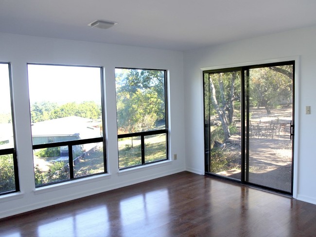 Building Photo - 112 Highlander Cove
