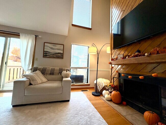 Building Photo - 8254 Beehive Cir