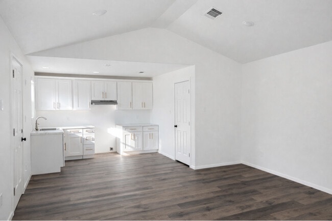 Building Photo - 1406 Blair St