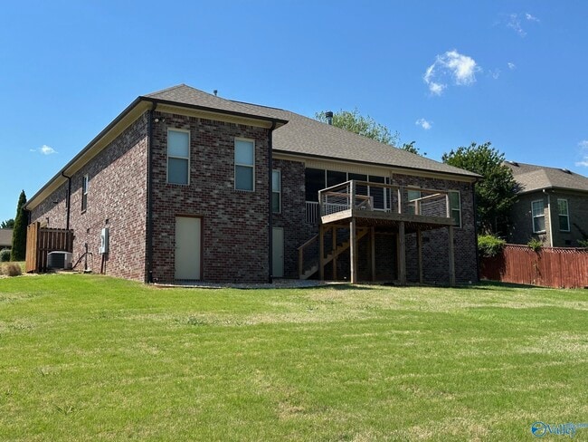 Building Photo - 211 Black Oak Dr NE