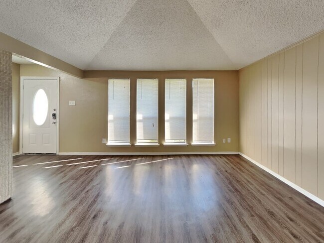 Building Photo - 7318 Elderberry Ln