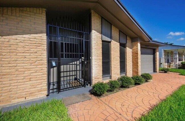 Building Photo - 12530 S Coast Dr