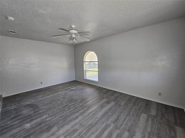 Foto del edificio - 720 Billie Ruth Ln