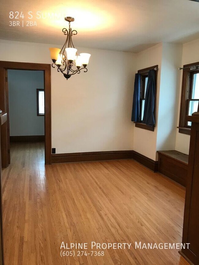 Foto del edificio - 3 Bed/2 Bath with Office and 2 Car Garage!