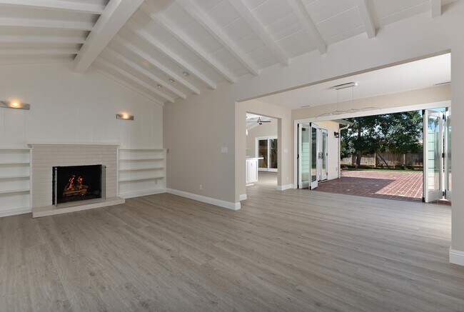 Building Photo - 8144 La Jolla Shores Dr