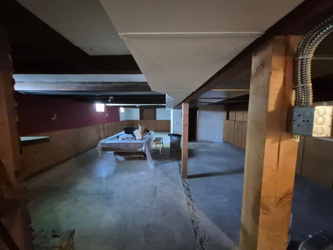 Foto del edificio - Refurbished home with Basement and large yard
