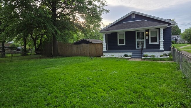 Front yard view of property - 3100 Montana Ave House