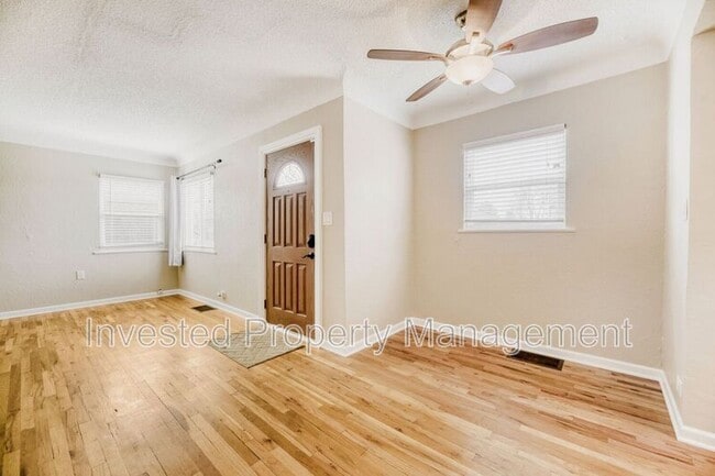 Foto del edificio - 4670 S Washington St