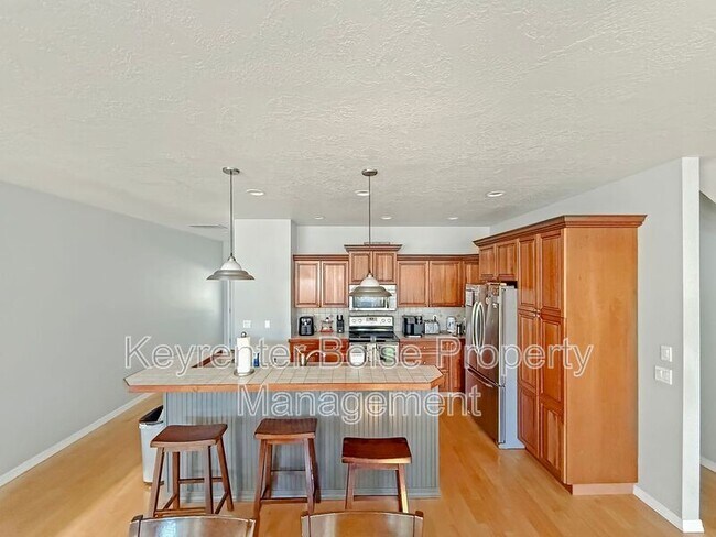Foto del edificio - 330 W Highland St