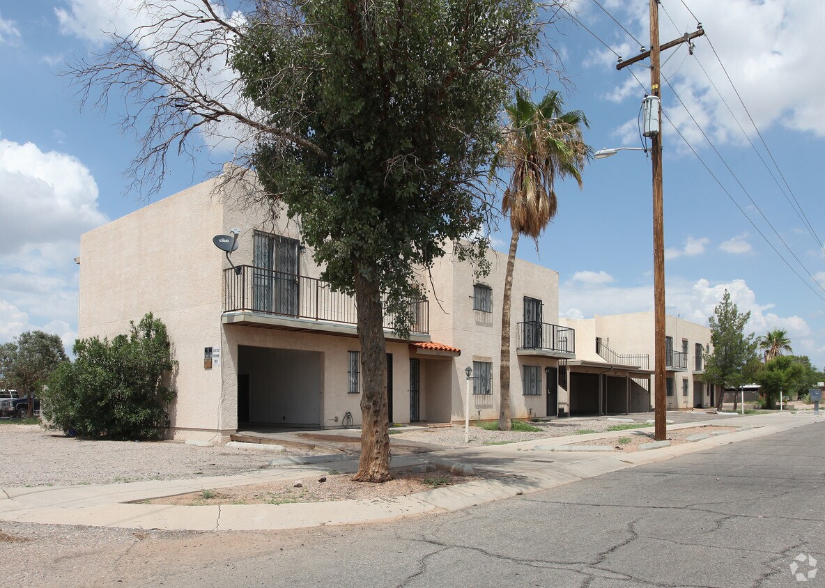 Building Photo - 302-312 W Los Reales Rd