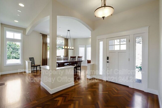 Foto del edificio - 1455 Oak Springs Ln