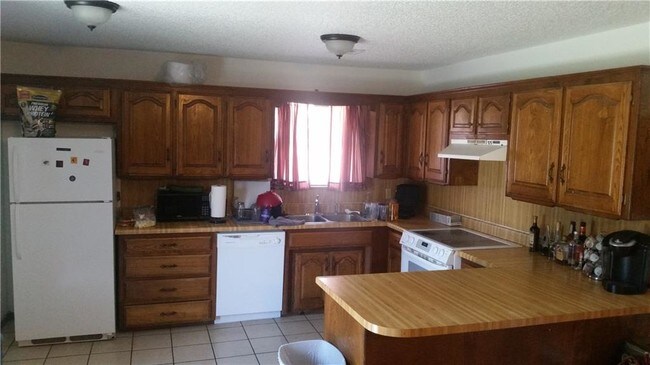 Building Photo - 1335 Meadow Ln