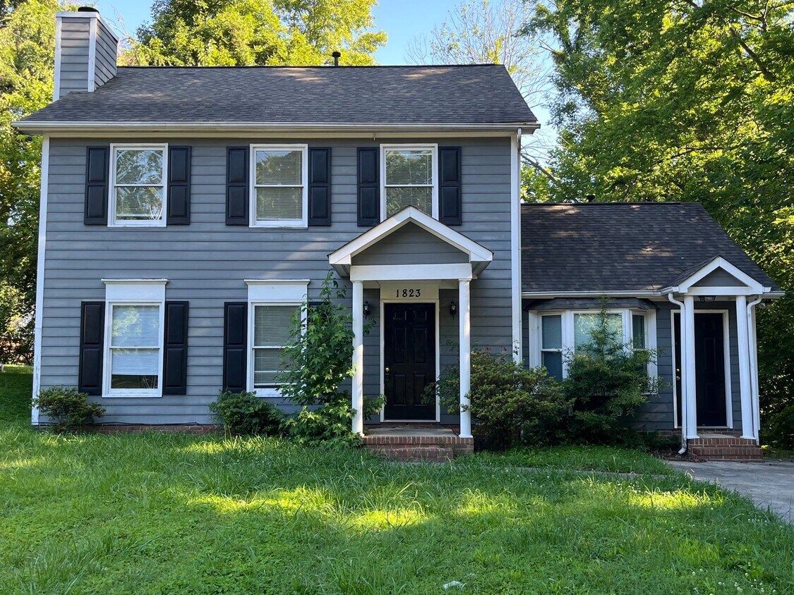 Primary Photo - Lovely 3 bedroom, 2.5 bathroom 2-story hom...