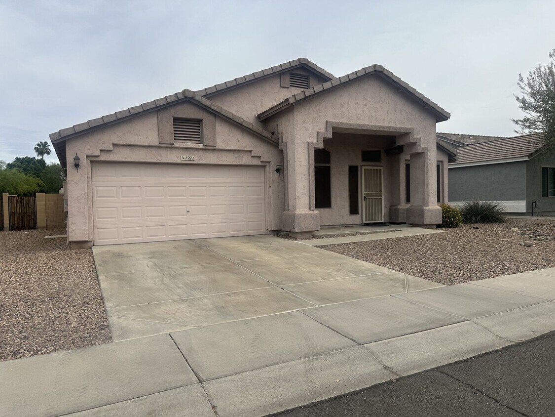 Single-level 3-bedroom home in a desirable Chandler location featuring a 2-car garage and tile ro... - Single-level 3-bedroom home in a desirable Chandler location featuring a 2-car garage and tile ro...
