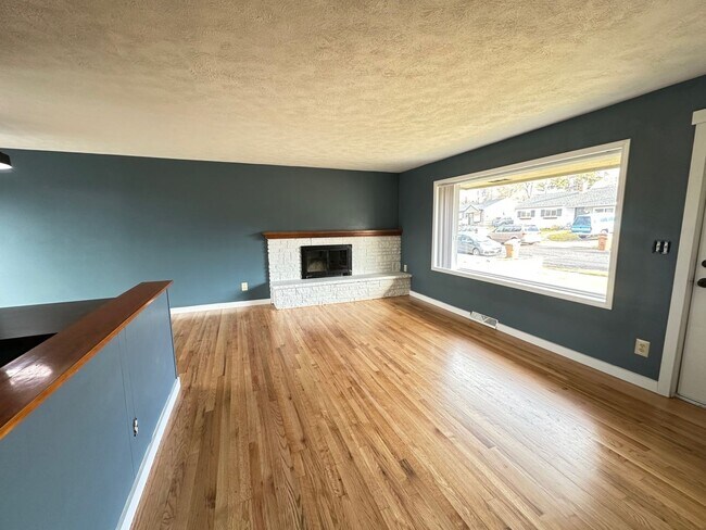 Foto del edificio - Spacious Northside 4-Bed, 2-Bath Ranch with Hardwood Floors