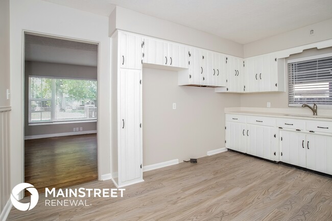 Building Photo - 4435 Fairview Ave