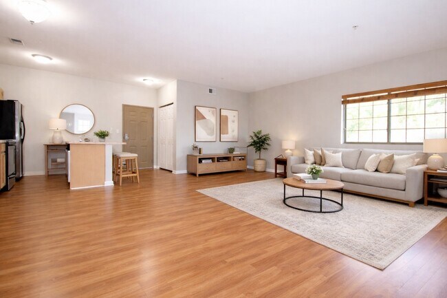 Casa de 2 dormitorios y 1 baño con estudio (preparada) - Apartments at The Schoolhouse