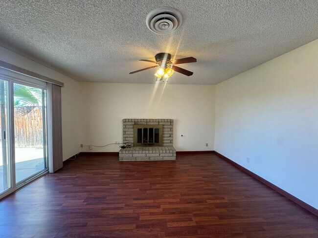 Foto del edificio - Southwest 4 bedroom with Solar