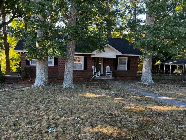 Building Photo - 851 Fairway Dr