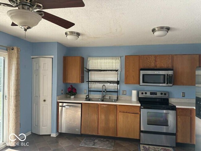Building Photo - 6424 Alonzo Dr