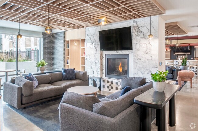 Salón junto a la chimenea - Revelry Living